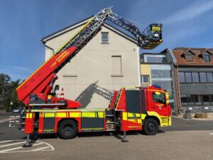 DLK Weilerswist ausgefahren mit abgeneigtem Rettungskorb